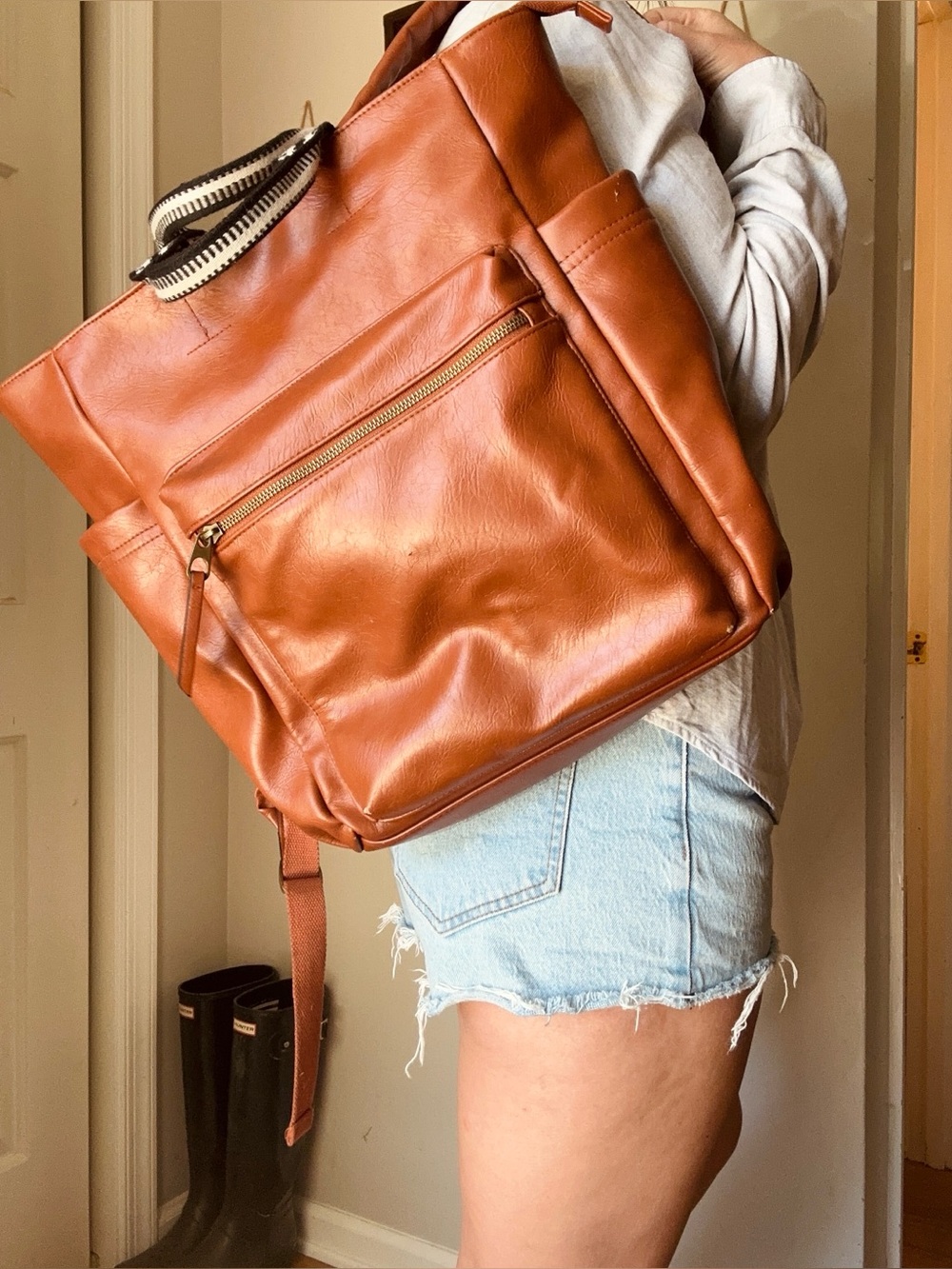 Universal Thread leather bag